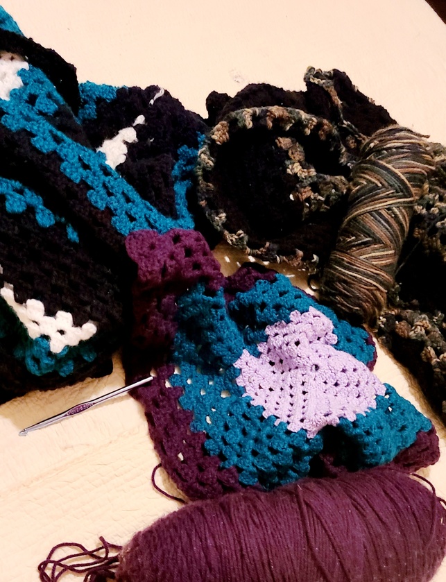 Crafty Chrocheting/Knitting Friends
I have what might be a good idea! 💡
( Someone Might already...
