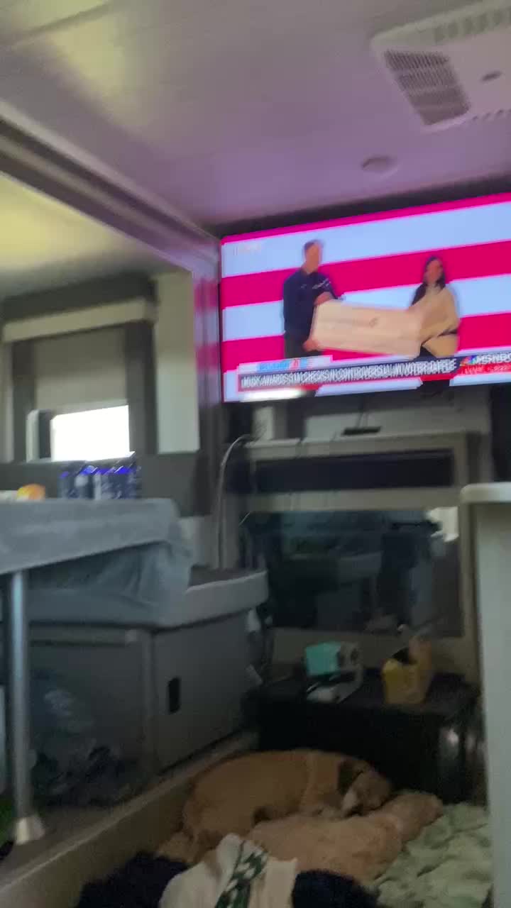 Why do all of the chicks have such greasy gross hair.  so again here&rsquo;s how I get my come to my ...